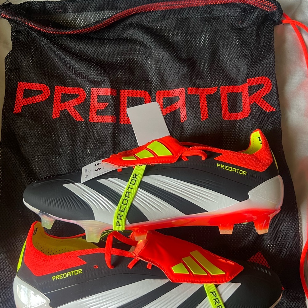 Adidas Predator Cleats - Picture 3 of 6